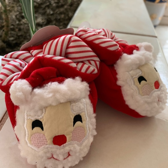 BABY DEER CHRISTMAS SANTA CLAUS BOOTIES THAT RATTLE SIZE 12-18 MONTHS NEW - Picture 2 of 9